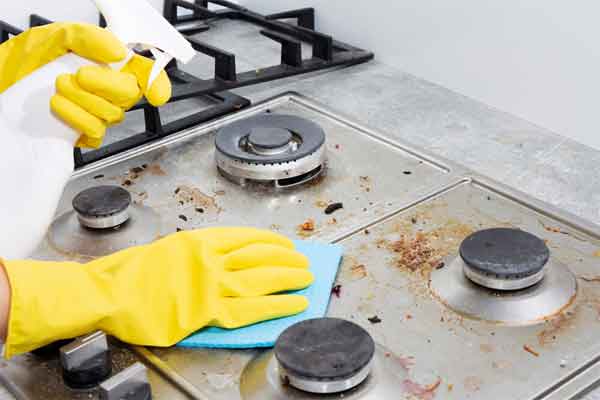 The ways of cleaning grease off kitchen cabinets